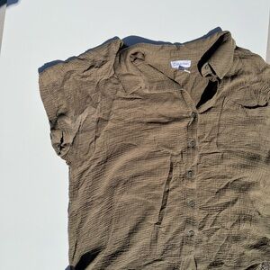 Calvin Klein Men's Olive-Brown Short Sleeve Button-Down Shirt